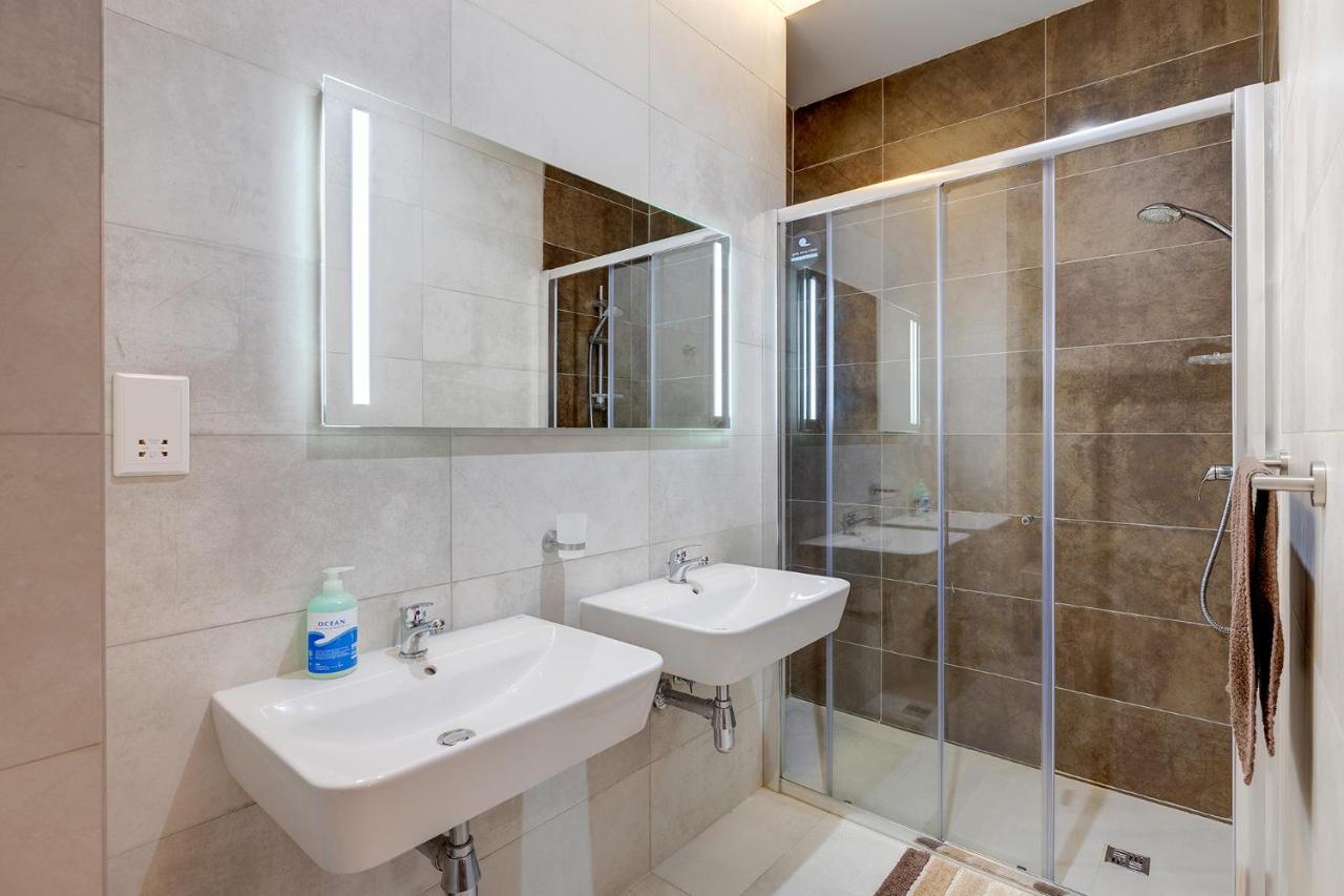 Luxe Apartment With Valletta And Harbour Views Слима Экстерьер фото