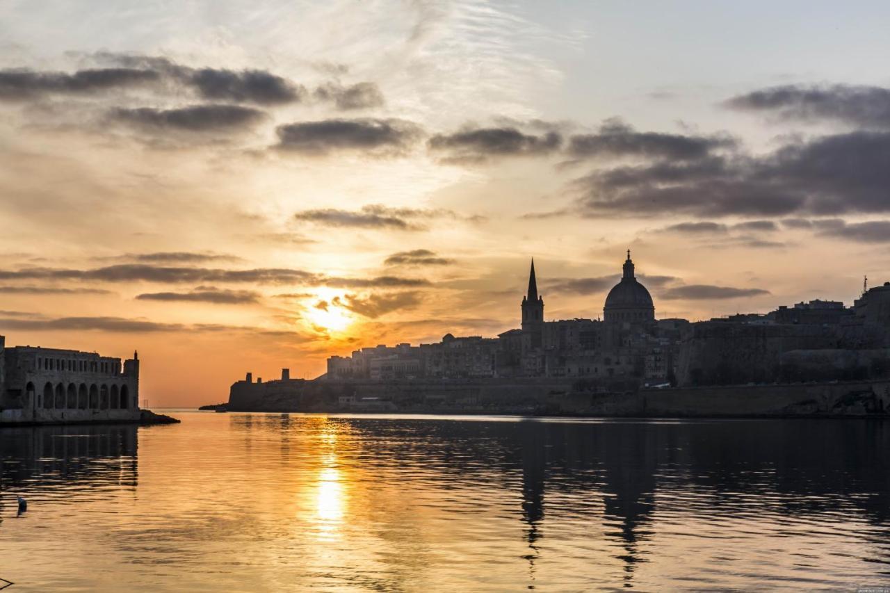 Luxe Apartment With Valletta And Harbour Views Слима Экстерьер фото