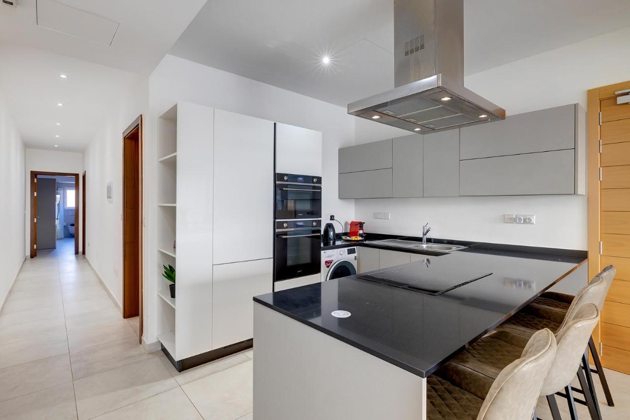 Luxe Apartment With Valletta And Harbour Views Слима Экстерьер фото