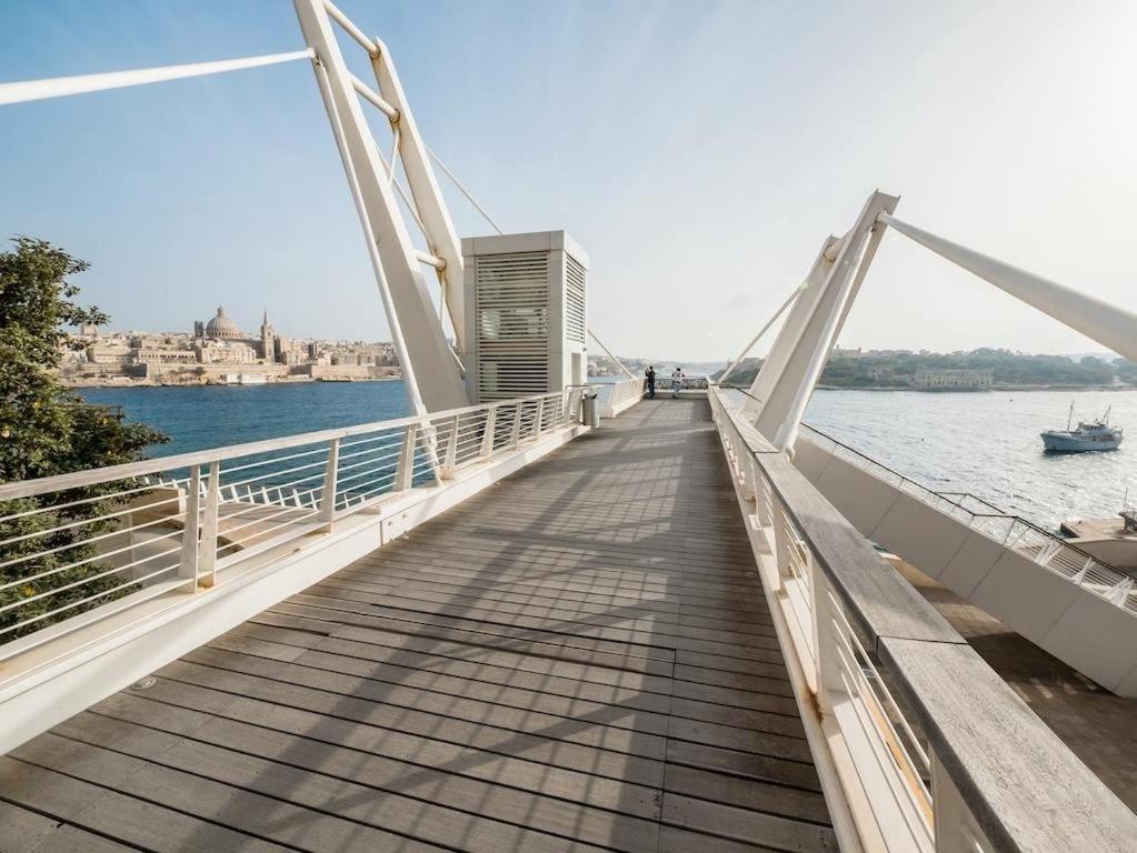 Luxe Apartment With Valletta And Harbour Views Слима Экстерьер фото